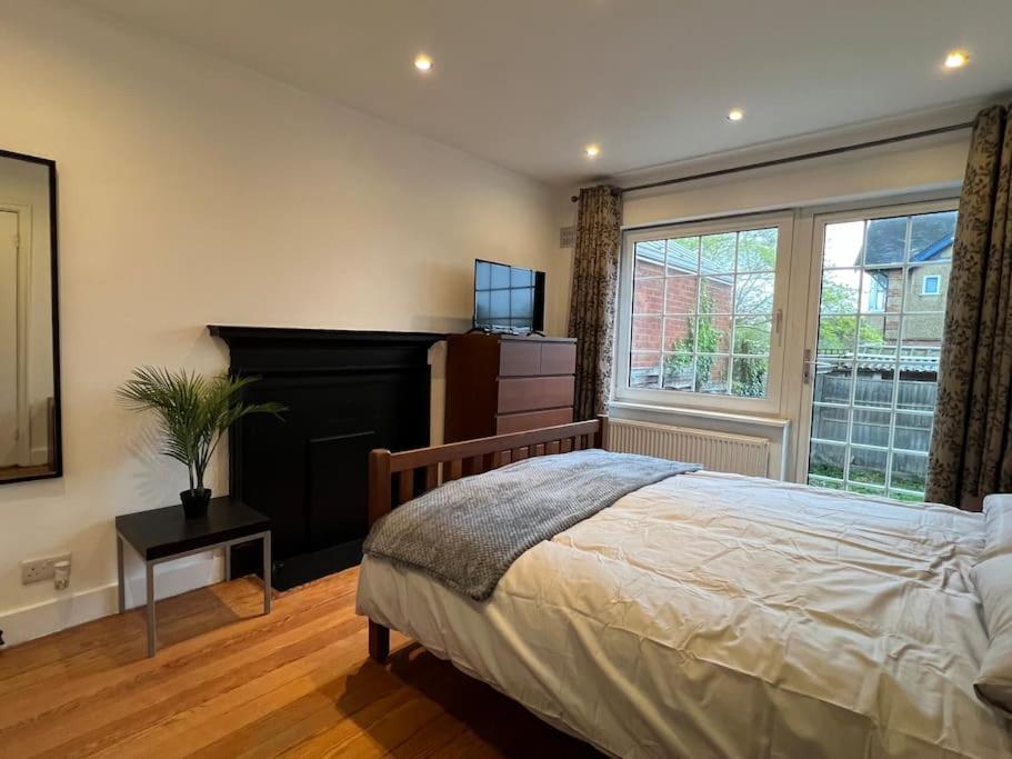 3 Bed Luxury House, 10 Min Walk To Underground Casa vacanze Londra