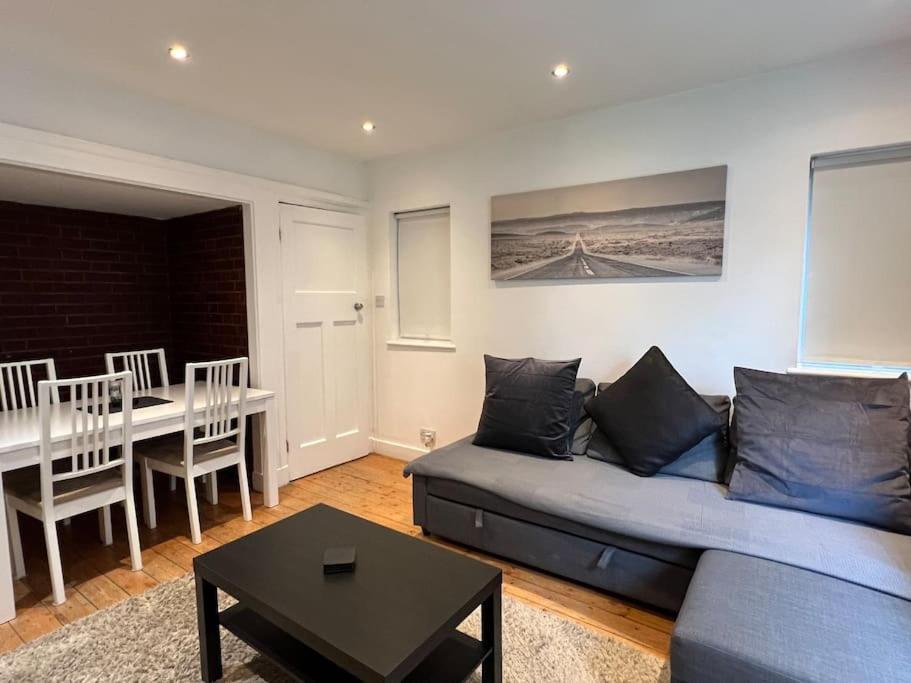 3 Bed Luxury House, 10 Min Walk To Underground Casa vacanze Londra