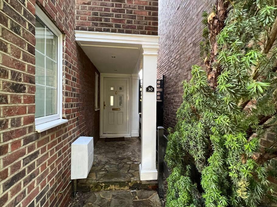 3 Bed Luxury House, 10 Min Walk To Underground * Londra