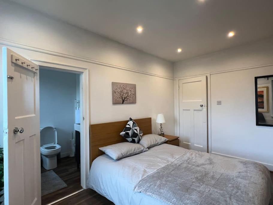 3 Bed Luxury House, 10 Min Walk To Underground Casa vacanze