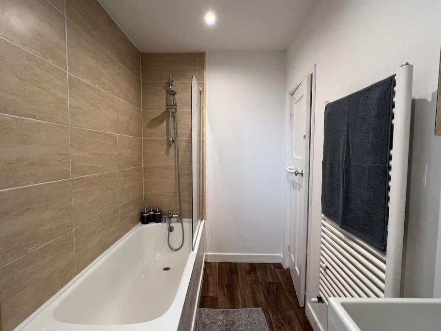 Casa vacanze 3 Bed Luxury House, 10 Min Walk To Underground *