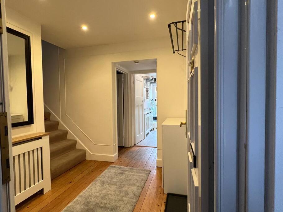 Casa vacanze 3 Bed Luxury House, 10 Min Walk To Underground Londra