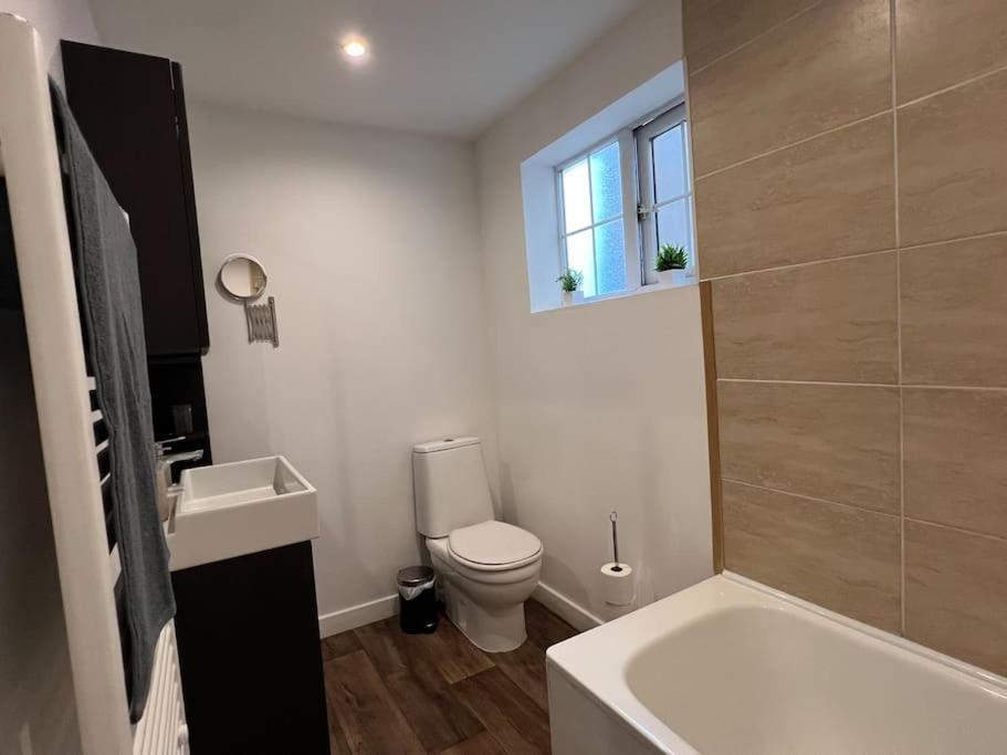 3 Bed Luxury House, 10 Min Walk To Underground * Londra